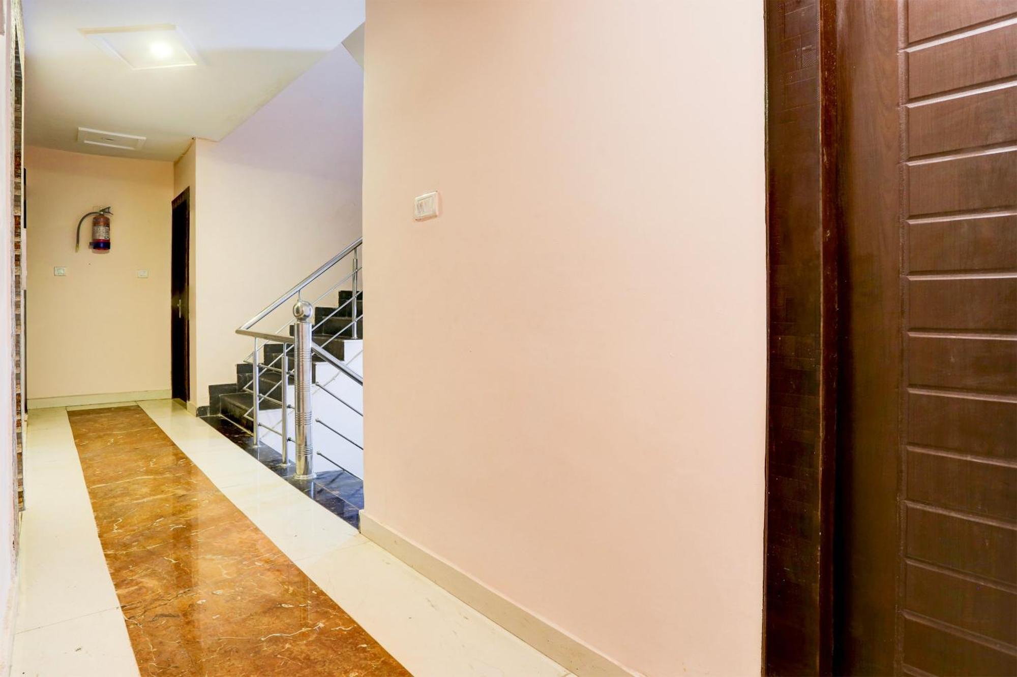 Capital O 42035 Hotel Raj Ganga Raiwala Bagian luar foto