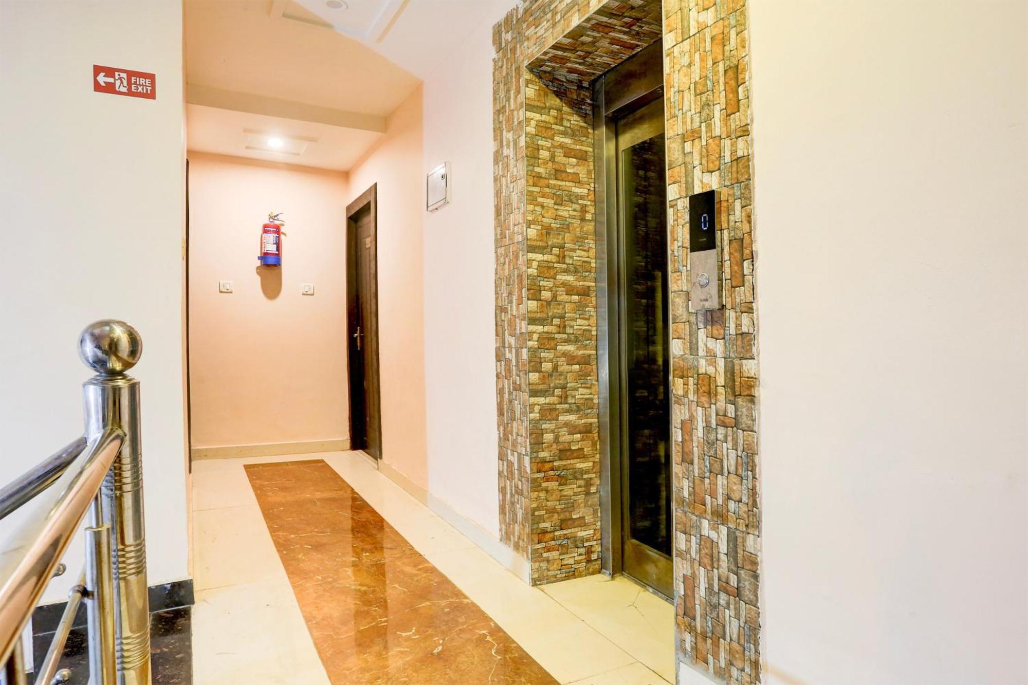 Capital O 42035 Hotel Raj Ganga Raiwala Bagian luar foto