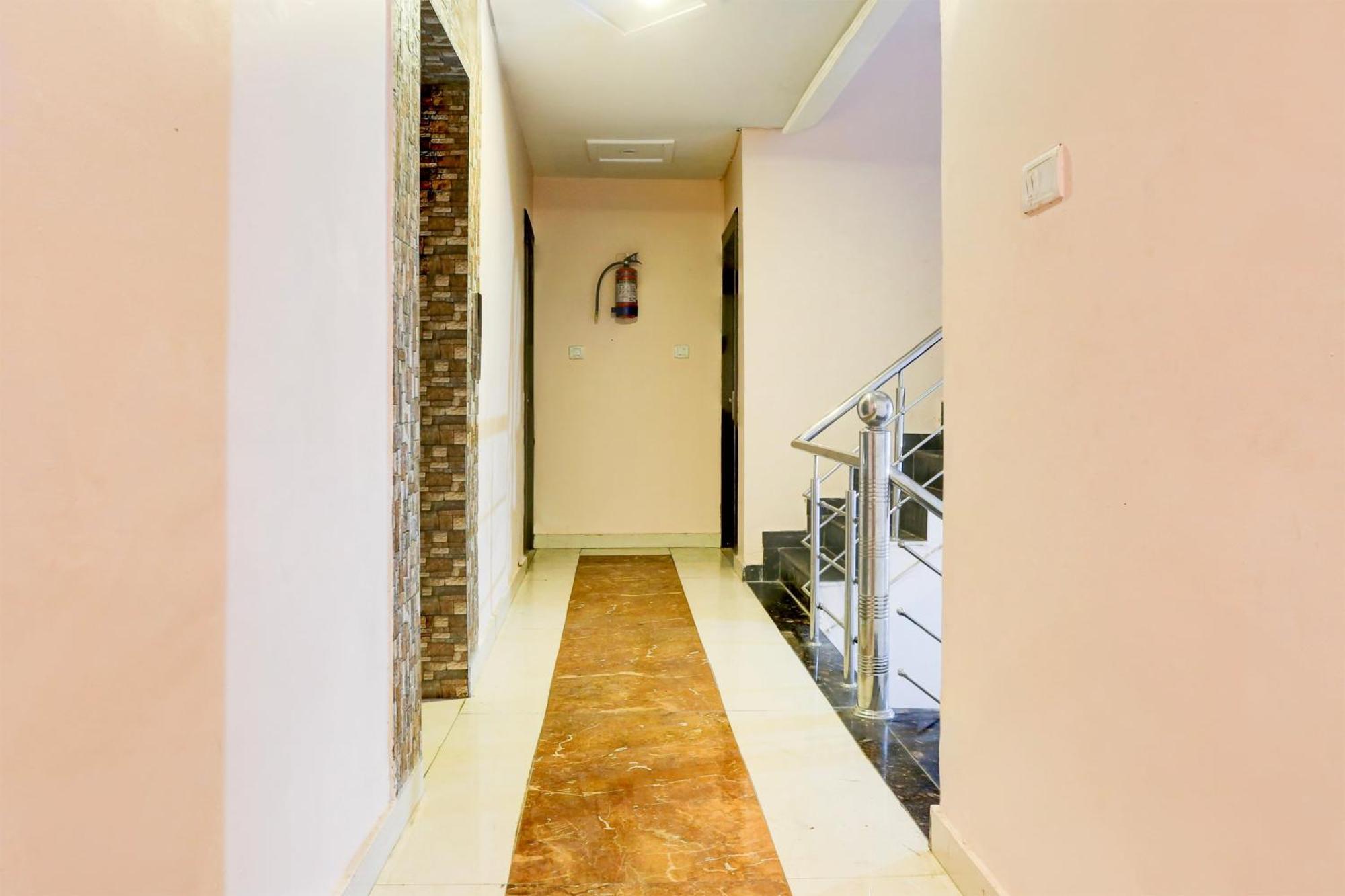 Capital O 42035 Hotel Raj Ganga Raiwala Bagian luar foto