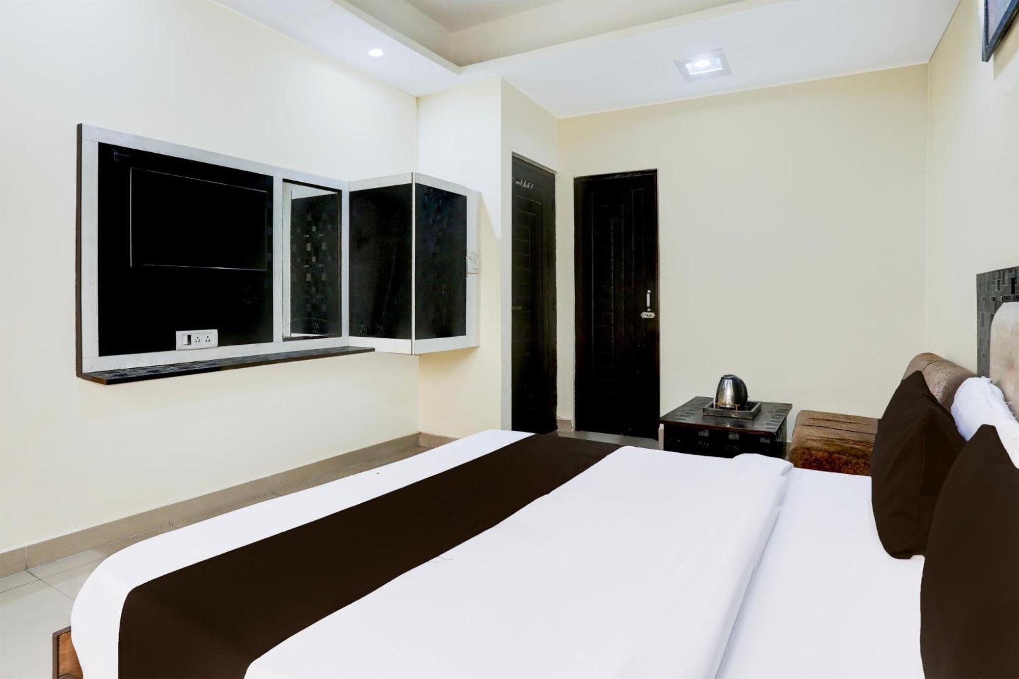 Capital O 42035 Hotel Raj Ganga Raiwala Bagian luar foto